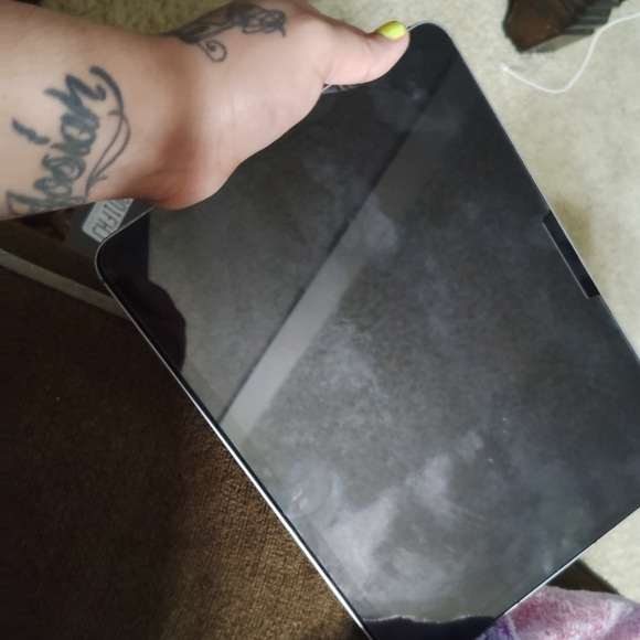 Apple Silver iPad Sleek Design Tablet